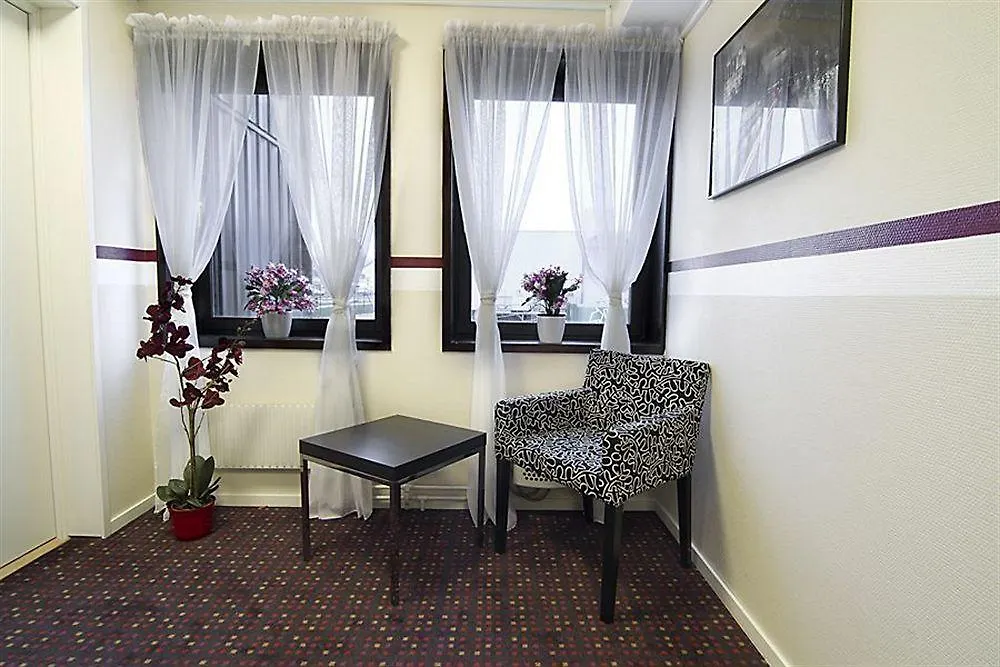 Hostel 10 Gothenburg 0*,